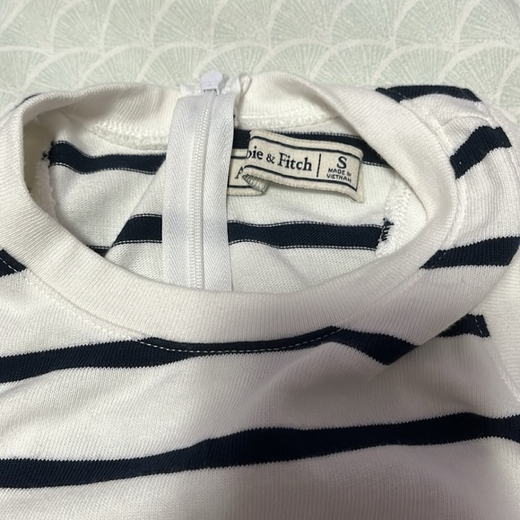Abercrombie & Fitch Women’s S Racerback Crop Top Striped - Picture 2 of 4